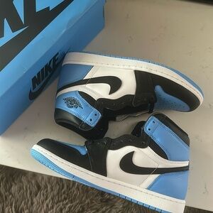 DS Jordan 1 Retro High OG UNC Toe (size 9.5)